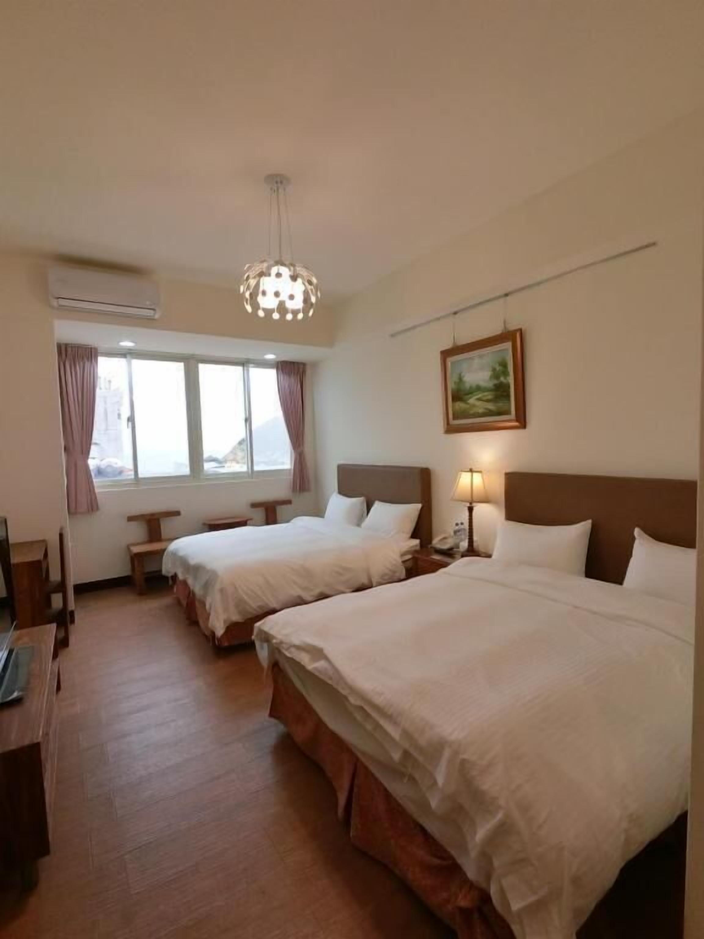 quadruple room | blackout curtains, free wifi, bed sheets