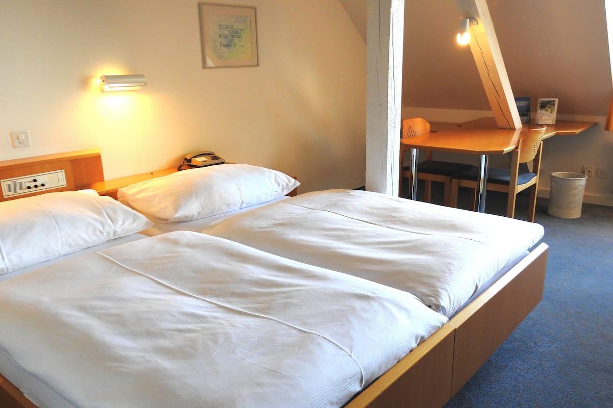 Superior tweepersoonskamer | Een bureau, gratis wifi, beddengoed