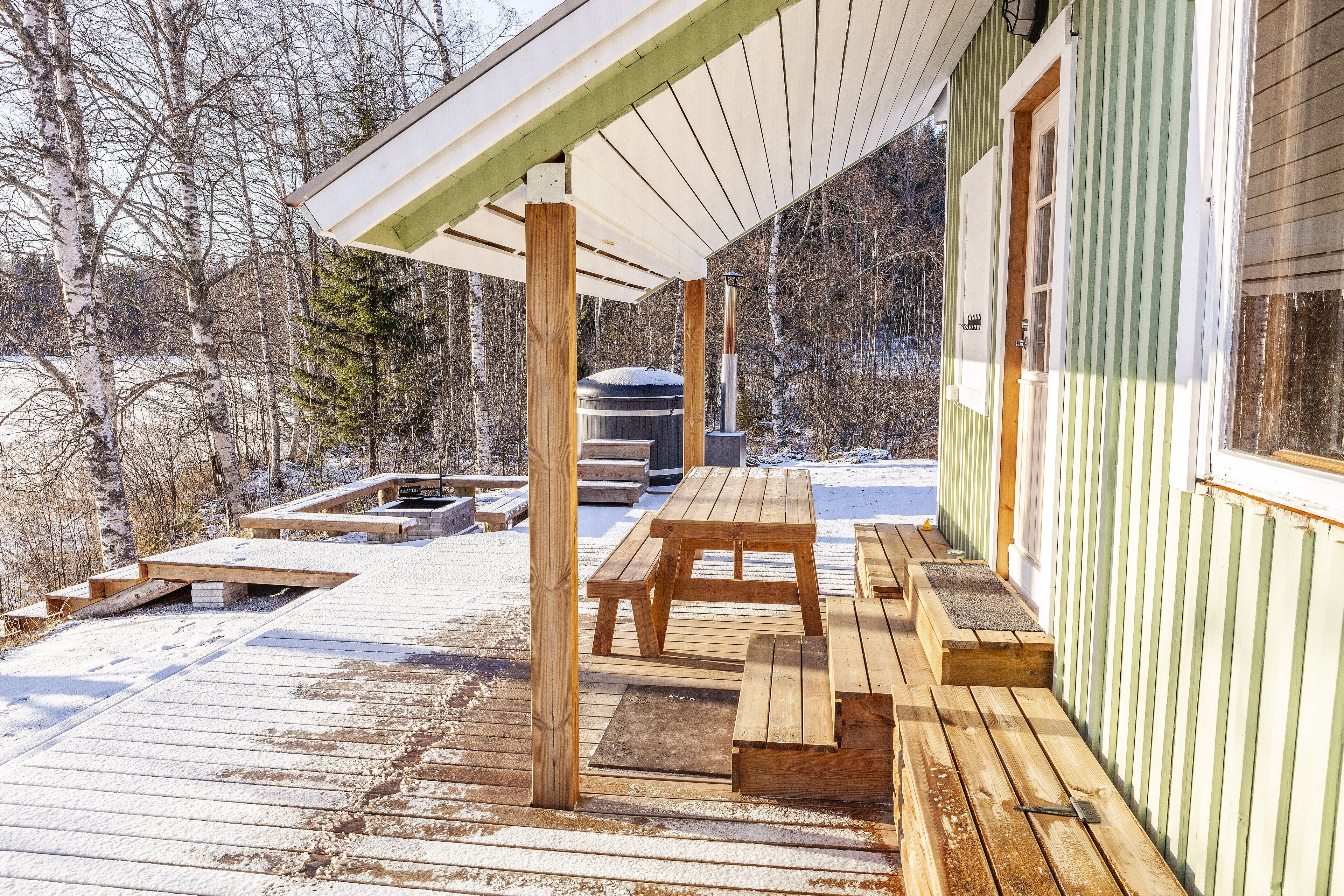 เคบิน, อาคารเสริม | ลานระเบียง/นอกชาน