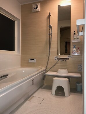 Private Vacation Home | Bathroom | Separate tub and shower, free toiletries, hair dryer, slippers - Kocchi Tei (Tsuru)
