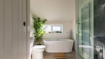 House, 3 Bedrooms (Sleeps 10) | Bathroom | Separate bathtub and shower, rainfall showerhead, free toiletries