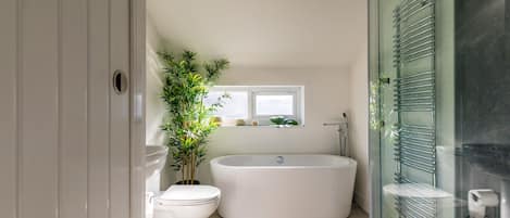House, 3 Bedrooms (Sleeps 10) | Bathroom