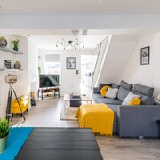The Hollywood Beautiful 3 Bedroom House