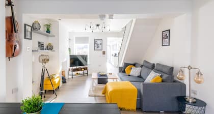 The Hollywood Beautiful 3 Bedroom House