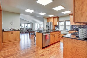Fridge, microwave, stovetop, dishwasher - Waterfront Bay City Home w/ Dock & Boat Launch! (Bay City)