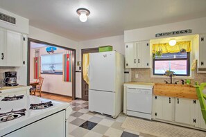 Geladeira, micro-ondas, cooktop, lava-louças