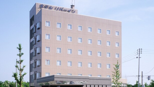 A multi-story building with a uniform facade, numerous windows, and a flat roof. - Hotel River Inn (Nagaoka)