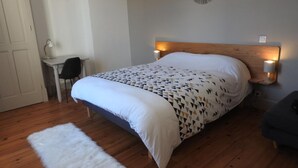 Double Room | Cribs (free), rollaway beds (surcharge), WiFi (free) - Domaine de La Verchere (Pommiers)