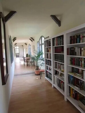 Library - Domizil im Schloss (Hummelshain)