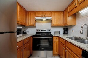 Køleskab, mikrobølgeovn, ovn, opvaskemaskine