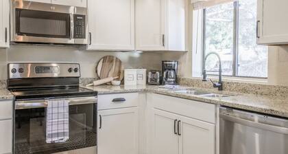 Pet & Family Friendly Near Hiking in the Red Rocks
