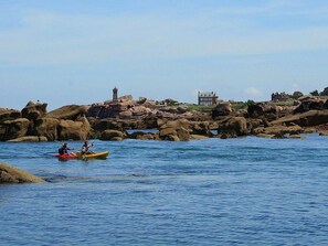 På stranden