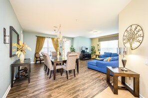 Flat-screen TV, DVD player - 4 Bedroom Lake View Condo [cdc Compliant] 1003 (Orlando)