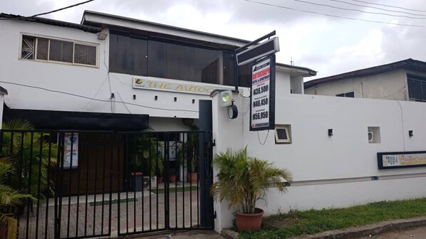 Fachada de la propiedad