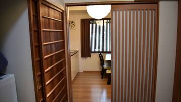 Rumah (Private Vacation Home) | 1 kamar tidur, meja kerja, dan ruang kerja ramah laptop