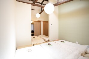 1 bedroom, desk, laptop workspace, iron/ironing board - Enraku (Kyoto)