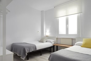 2 chambres, fer et planche à repasser, Wi-Fi gratuit, draps fournis