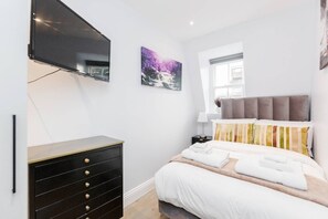 Lägenhet | 2 sovrum, individuell inredning, unika möbler och mörkläggningsgardiner