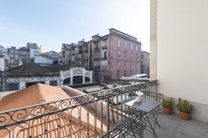 Outdoor dining - Tripas-Coração: Sá da Bandeira Ist floor with balcony (Porto)