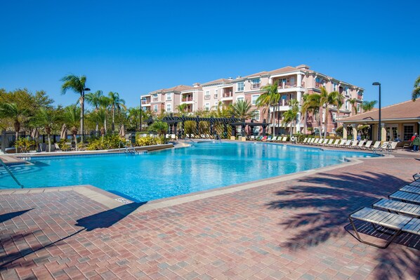 Outdoor pool - 2 Bedroom Premium Condo [cdc Compliant] l 2006 (Orlando)