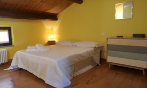 Kahden hengen huone | Yksilöllisesti sisustettu, työpöytä, ilmainen Wi-Fi, vuodevaatteet