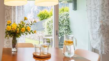 Oven, stovetop, electric kettle, highchair