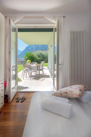 1 bedroom, iron/ironing board, free cots/infant beds, free WiFi - La Busa Apartments (Riva del Garda)