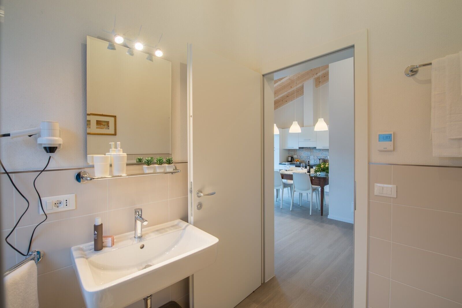 Apartment, 2 Schlafzimmer, 2 Bäder, zum Garten hin (Torre) | Badezimmer | Dusche, kostenlose Toilettenartikel, Haartrockner, Bidet