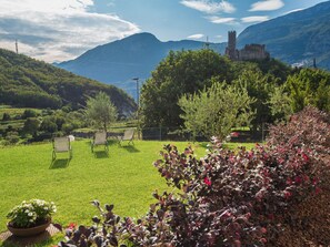 Garden view - La Gazza Ladra Apartments (Drena)