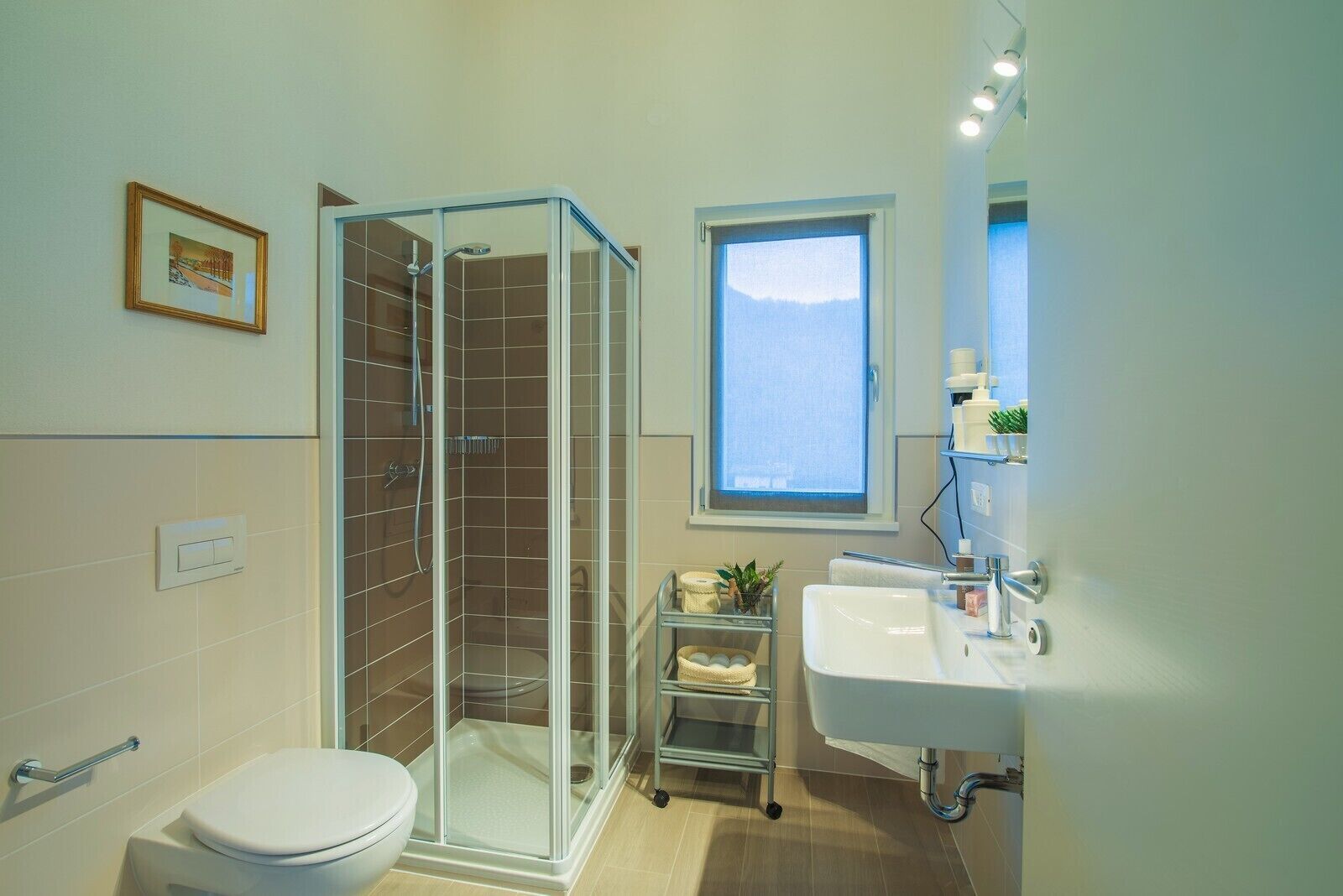 Apartment, 2 Schlafzimmer, 2 Bäder, zum Garten hin (Castagner) | Badezimmer | Dusche, kostenlose Toilettenartikel, Haartrockner, Bidet