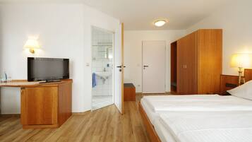 Chambre Double | Coffres-forts dans les chambres, rideaux occultants, Wi-Fi gratuit