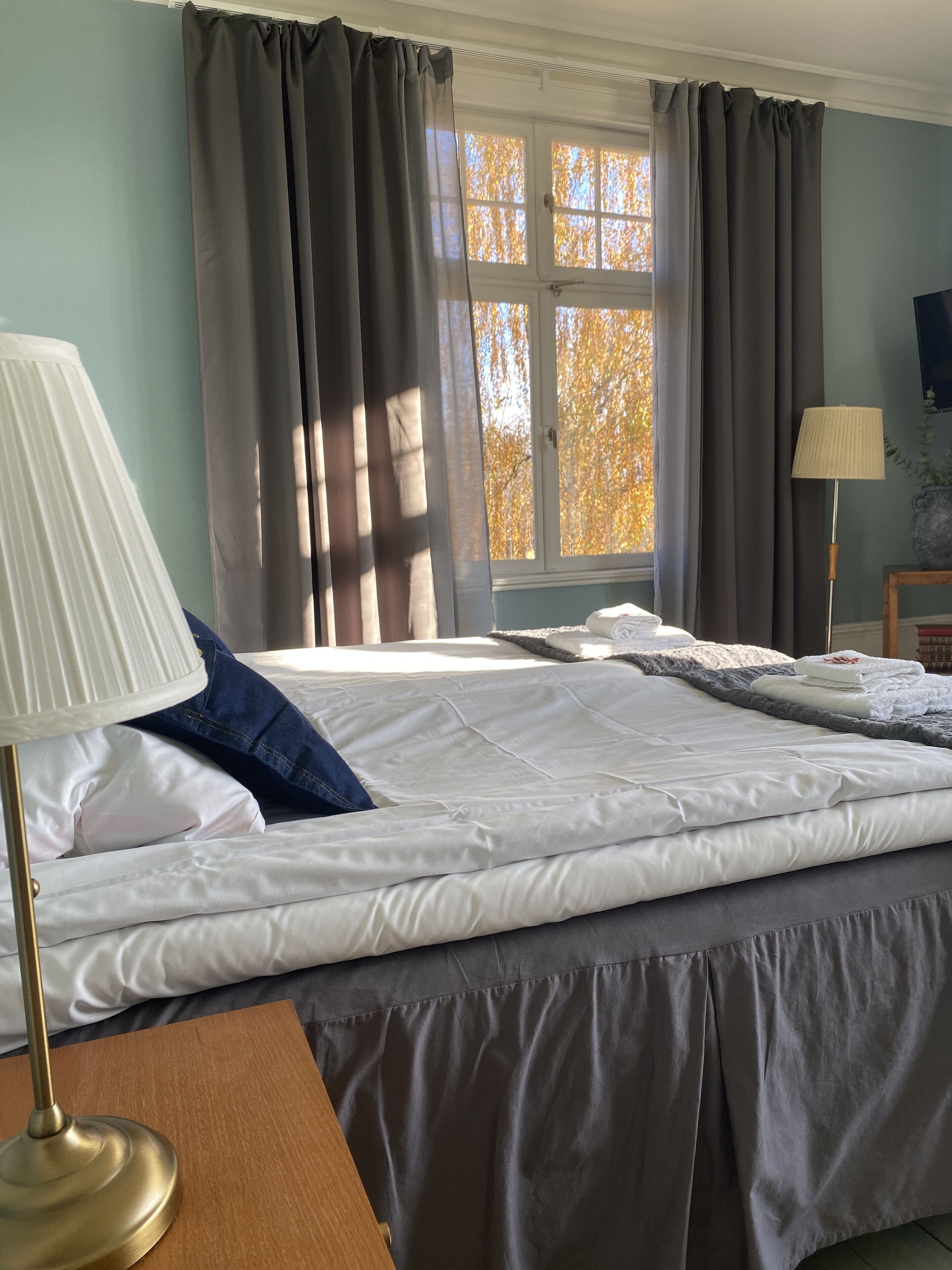 comfort double room, 2 single beds, non smoking, private bathroom | 1 bedroom, individually decorated, individually furnished