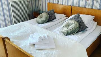 ห้องเบสิกทวิน, เตียงเดี่ยว 2 เตียง, ปลอดบุหรี่, ห้องน้ำรวม | 1 ห้องนอน, ห้องพักตกแต่งอย่างมีเอกลักษณ์, ตกแต่งพิเศษโดยเฉพาะ