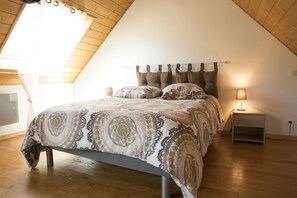 3 chambres, fer et planche à repasser, Wi-Fi, draps fournis