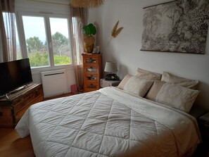 3 bedrooms, iron/ironing board, free WiFi, bed sheets