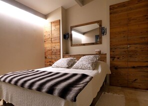 3 bedrooms, iron/ironing board, travel crib, free WiFi