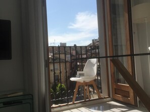 المنشأة من الداخ ل