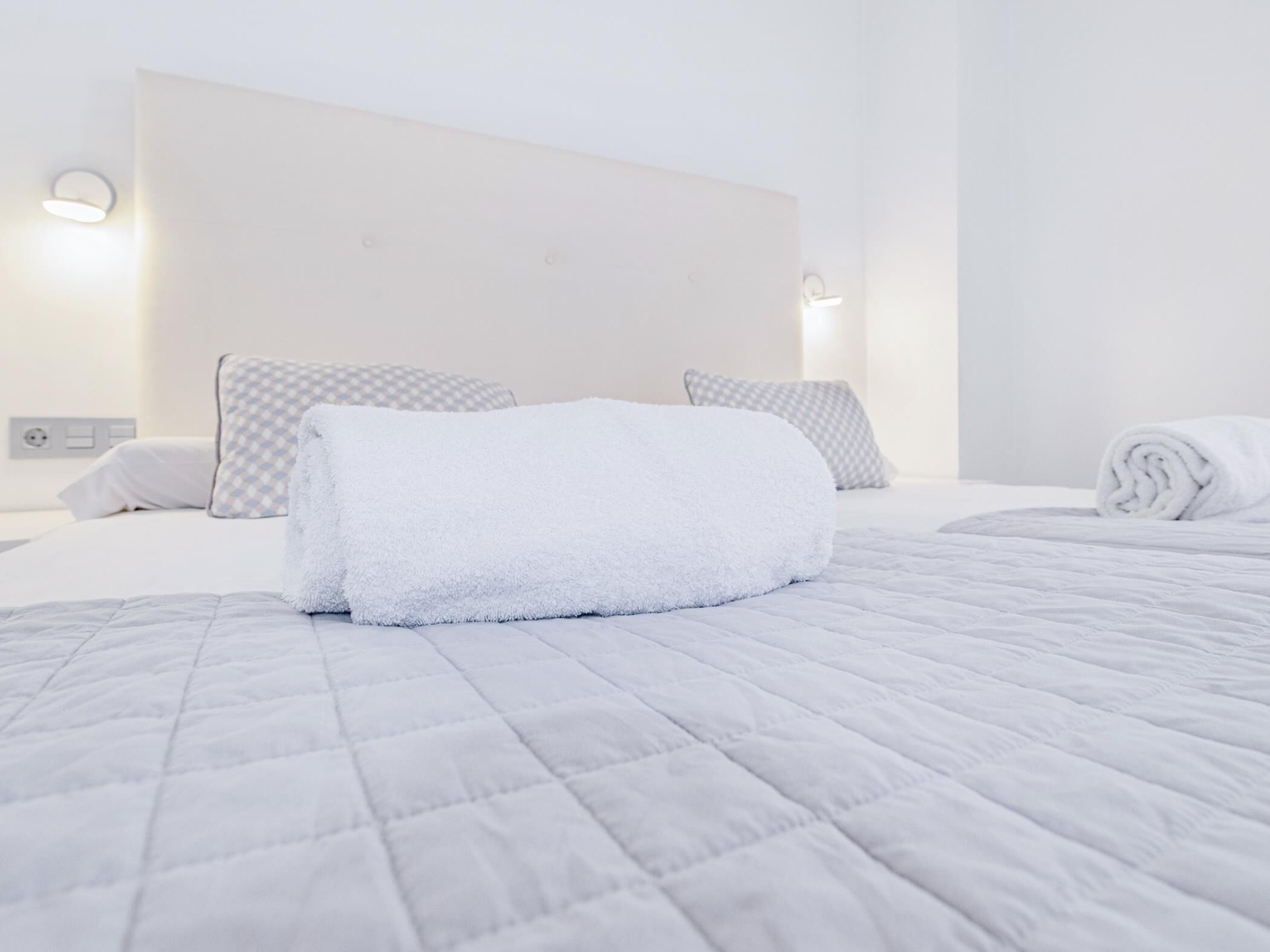 1 chambre, fer et planche à repasser, Internet, draps fournis