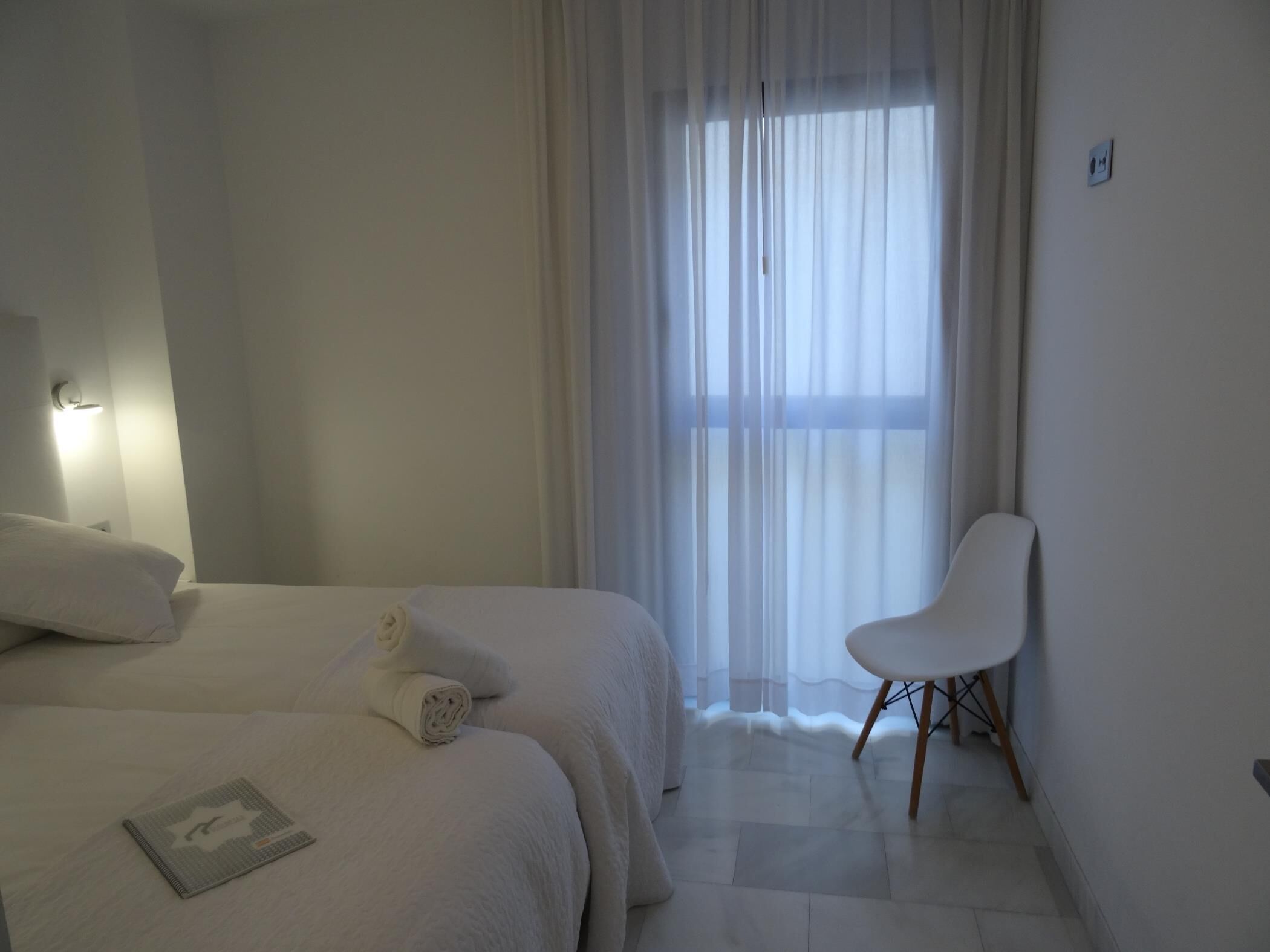 2 chambres, fer et planche à repasser, Internet, draps fournis