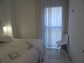 2 chambres, fer et planche à repasser, Internet, draps fournis