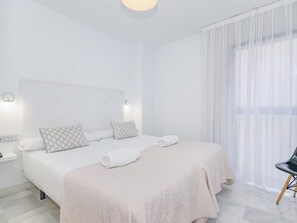 2 chambres, fer et planche à repasser, Internet, draps fournis