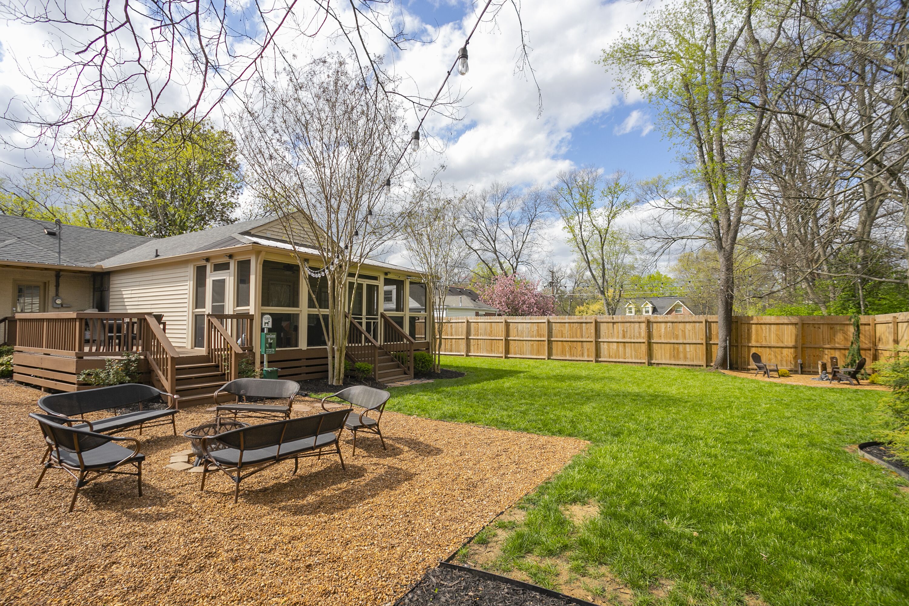 Backyard Oasis 4 Miles to Downtown! Hot Tub!