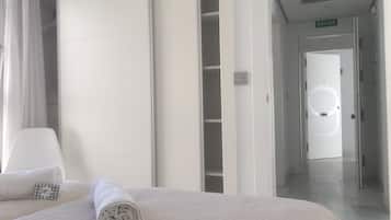 1 Schlafzimmer, BĂŒgeleisen/BĂŒgelbrett, Internetzugang, BettwĂ€sche