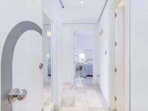 1 chambre, fer et planche à repasser, Internet, draps fournis
