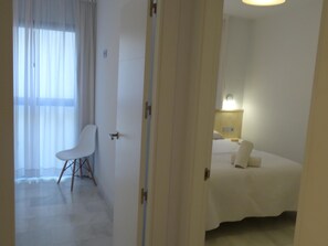 2 bedrooms, iron/ironing board, Internet, bed sheets - Spacious and modern Apartment with free parking in the heart of Granada 7 (Granada)