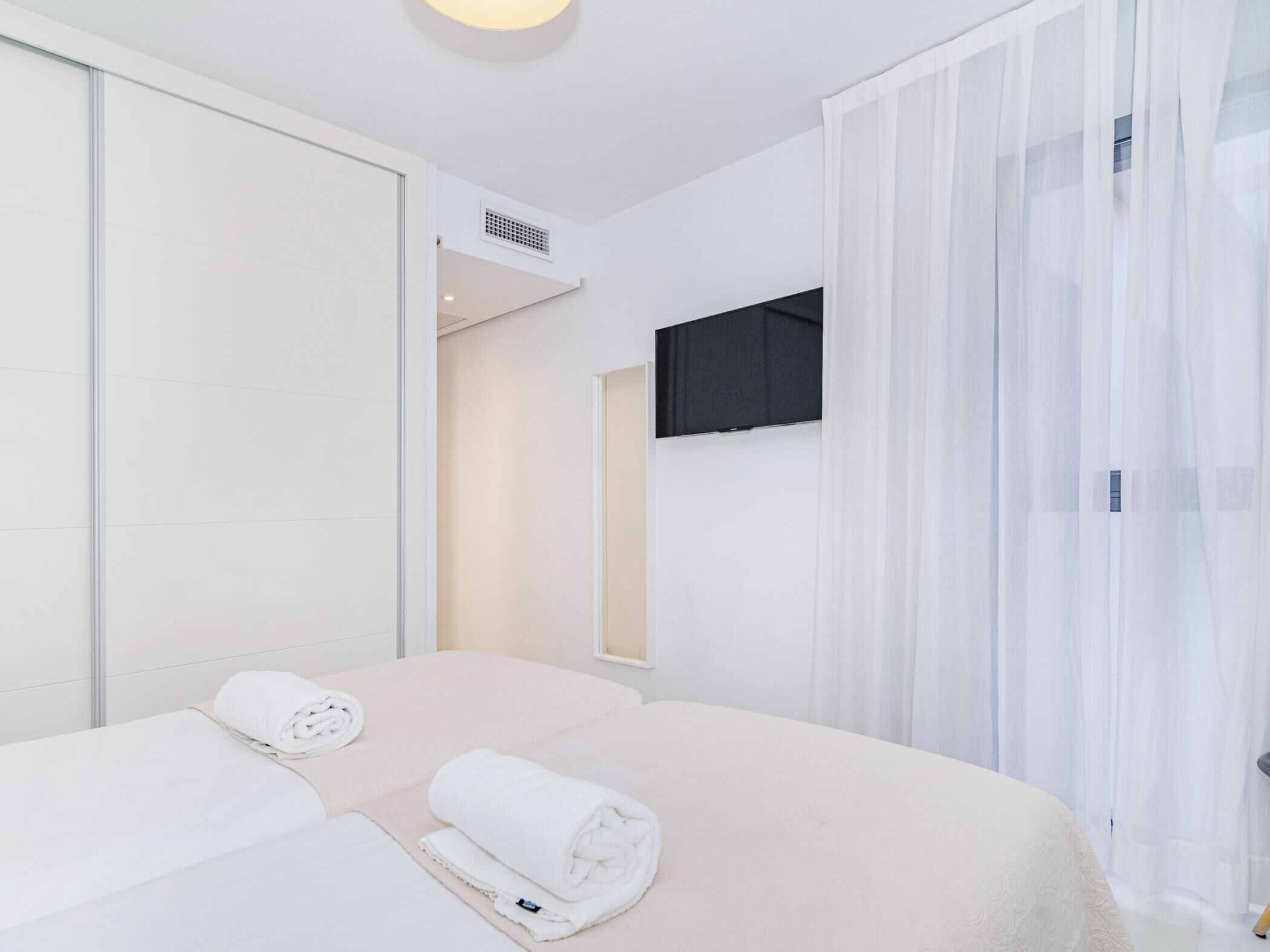 2 chambres, fer et planche à repasser, accès Internet, draps fournis