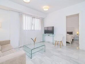 2 slaapkamers, een strijkplank/strijkijzer, internet, beddengoed
