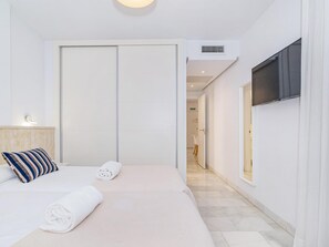 2 bedrooms, iron/ironing board, internet, bed sheets