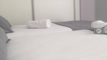 2 slaapkamers, een strijkplank/strijkijzer, internet, beddengoed