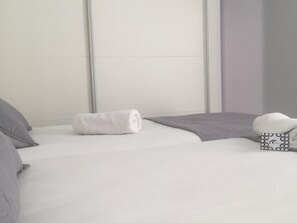 2 chambres, fer et planche à repasser, accès Internet, draps fournis